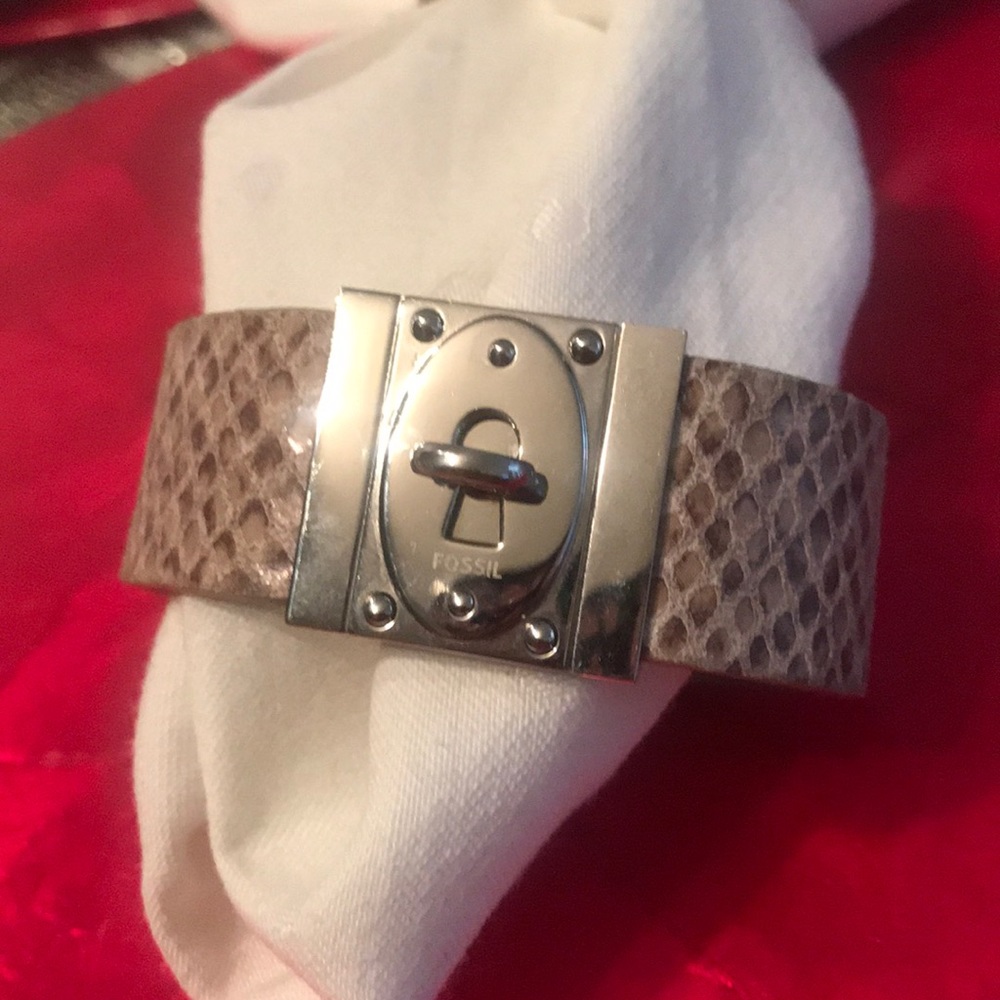 Fossil snake-skin leather key clasp bracelet